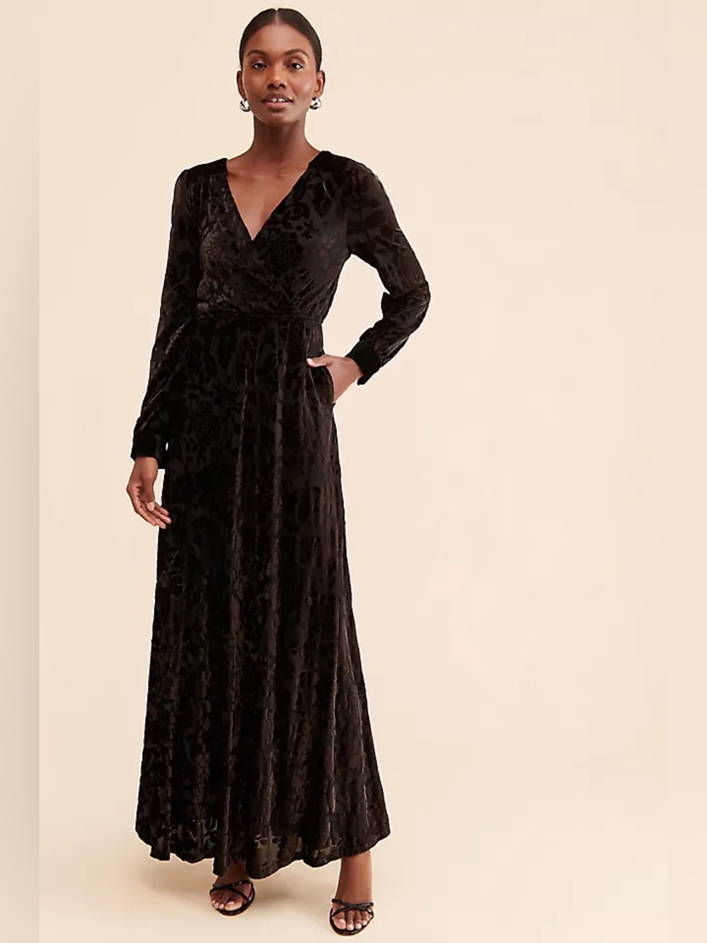 ModCloth Women’s Black Timeless Touch Velvet Maxi Dress Medium